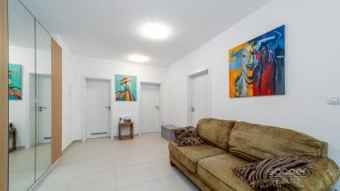 Prodej bytu 4+kk/sklep/garážové stání/balkon, 106 m2, ul. Nepomuckých, Praha 9 - Letňany.