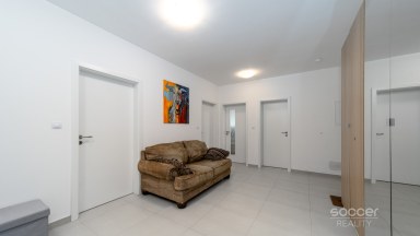 Prodej bytu 4+kk/sklep/garážové stání/balkon, 106 m2, ul. Nepomuckých, Praha 9 - Letňany.