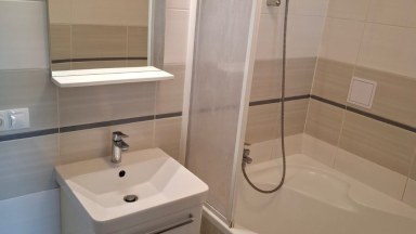 Pronájem pěkného bytu 2 + 1 se zahradou, Praha 4 - Nusle, ulice Na Květnici.