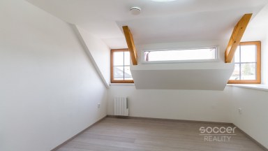 Velmi krásný byt s jedinečnou atmosférou 1 km od Mladé Boleslavi.