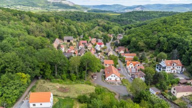 Prodej stavebního pozemku 800 m2, obec Oparno, okres Litoměřice.