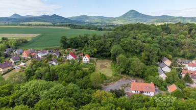 Prodej stavebního pozemku 800 m2, obec Oparno, okres Litoměřice.