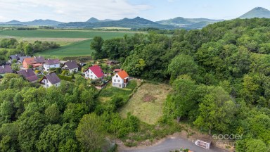 Prodej stavebního pozemku 800 m2, obec Oparno, okres Litoměřice.