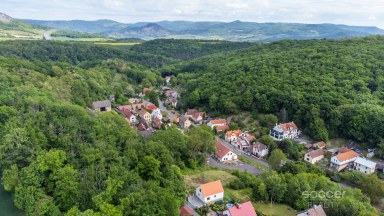Prodej stavebního pozemku 800 m2, obec Oparno, okres Litoměřice.