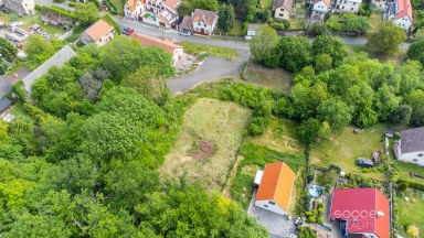 Prodej stavebního pozemku 800 m2, obec Oparno, okres Litoměřice.