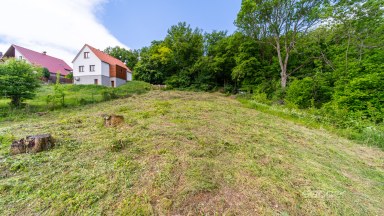 Prodej stavebního pozemku 800 m2, obec Oparno, okres Litoměřice.