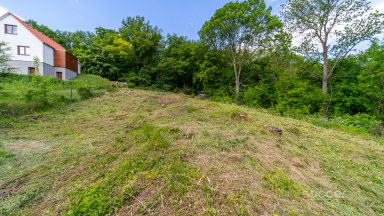 Prodej stavebního pozemku 800 m2, obec Oparno, okres Litoměřice.