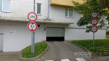 Pronájem garážového stání v ulici Terezínská, Praha 9 - Letňany. 