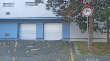 Prodej garážového stání v ulici Přeštická, Praha - Hostivař. 