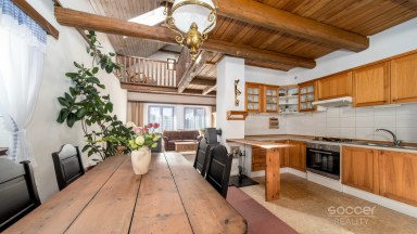 Kouzelný venkovský dům s příjemnou zahradou v atraktivní lokalitě.