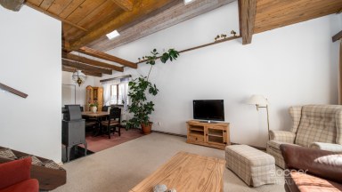 Malebný venkovský dům s prostornou zahradou blízko Českého ráje.