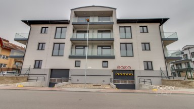 Pronájem bytu 2+kk s velkou lodžií a garážovým stáním - Projekt ZLATÝ KOPEC, Praha – Přezletice.