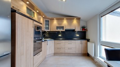 Pronájem bytu 3+1 s balkonem, v ulici U Školky, Nupaky. 