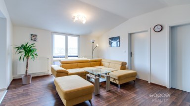 Pronájem bytu 3+1 s balkonem, v ulici U Školky, Nupaky. 