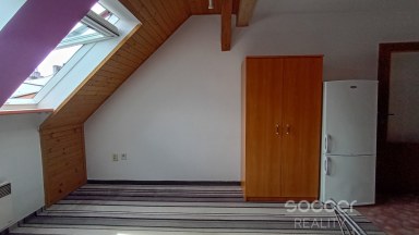 Pronájem bytu 2+kk/M, 40 m2, ul. Jirečkova, Praha 7 - Holešovice.