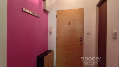 Pronájem bytu 2+kk/M, 40 m2, ul. Jirečkova, Praha 7 - Holešovice.