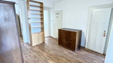 Pronájem  prostorného bytu 3+1, 110 m2 v Praze 3, ulice Nitranská