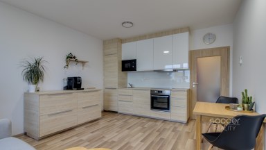 Prodej bytu 2+kk s balkonem a garážovým stáním v ulici Oty Bubeníčka, Praha 22 - Uhříněves