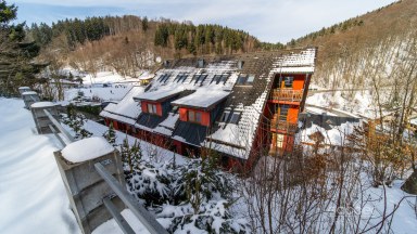 Z obýváku přímo na sjezdovku! Stylový apartmán 1+kk s terasou a parkováním – Prkenný Důl