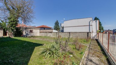 Pronájem staršího rodinného domu 4+1, ul. Dobšická, Praha – Horní Počernice.