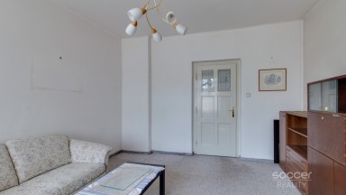 Pronájem staršího rodinného domu 4+1, ul. Dobšická, Praha – Horní Počernice.