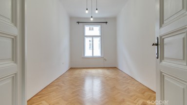 Slunný byt 2+kk se spacím patrem, po rekonstrukci, Praha 3 – Žižkov
