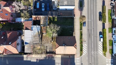 Pronájem pozemku s garážemi, ul. Dobšická, Praha – Horní Počernice.