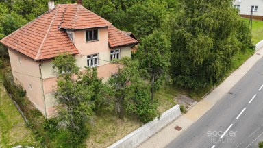 Prodej stavebního pozemku s rodinným domem k rekonstrukci – Sehradice, okres Zlín.