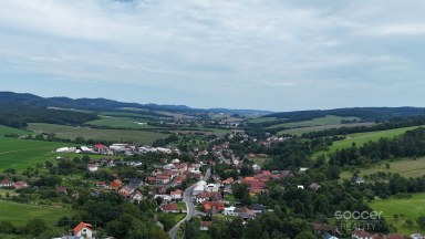 Prodej stavebního pozemku s rodinným domem k rekonstrukci – Sehradice, okres Zlín.