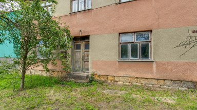 Prodej stavebního pozemku s rodinným domem k rekonstrukci – Sehradice, okres Zlín.