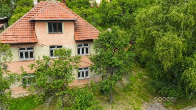 Prodej stavebního pozemku s rodinným domem k rekonstrukci – Sehradice, okres Zlín.