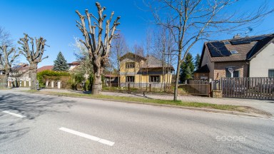 Prodej domu s pozemkem 1 310 m², Jičín – Holínské Předměstí.