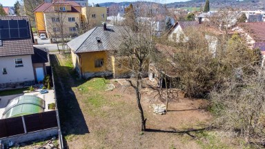 Prodej domu s pozemkem 1 310 m², Jičín – Holínské Předměstí.