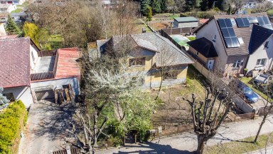 Prodej domu s pozemkem 1 310 m², Jičín – Holínské Předměstí.