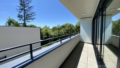 Nový apartmán s terasou a parkovacím stáním v prestižní čtvrti.
