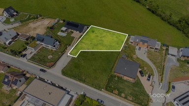 Unikátní stavební parcela s trvalým výhledem na horizontu v Jílovém u Prahy  o velikosti 1 192 m²