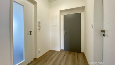Příjemný byt po rekonstrukci s parkovacím místem a zahradou. 
