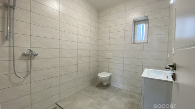 Příjemný byt po rekonstrukci s parkovacím místem a zahradou. 