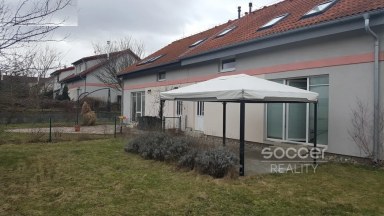 Pronájem rodinného domu 5+kk se zahradou a garáží, Praha 9 – Satalice, ul. Kemrova