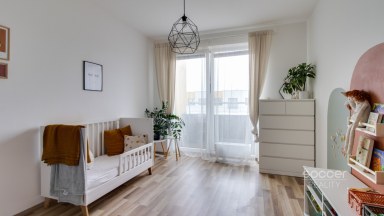 Prodej bytu 2+kk s balkonem a garážovým stáním v ulici Oty Bubeníčka, Praha 22 - Uhříněves