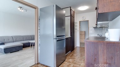 Pronájem bytu 3+1 (77 m²) s lodžií (6 m²) a parkem ve vnitrobloku – ul. Přecechtělova, Praha 13