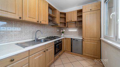 Příjemný a udržovaný byt s lodžií v atraktivní lokalitě Prahy 6. 