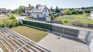 Pronájem domu se zahradou, Praha 20 – Horní Počernice, U Zimoviště