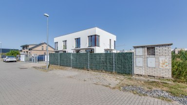 Pronájem domu se zahradou, Praha 20 – Horní Počernice, U Zimoviště