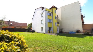 Pronájem pěkného bytu 2+kk 33 m2 + lodžie 3 m2 v centru Neveklova, okres Benešov.