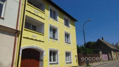 Pronájem pěkného bytu 2+kk 33 m2 + lodžie 3 m2 v centru Neveklova, okres Benešov.