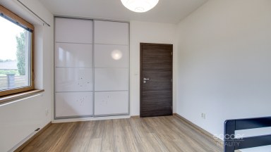 Pronájem moderního rodinného domu 4+kk se zahradou v Borku u Staré Boleslavi.