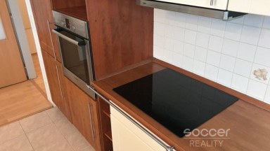 Pronájem bytu 2+kk a lodžie, 63 m2, ulice Kostomlatská, Praha 9 – Letňany.