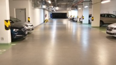 Pronájem garážového stání a přiléhajícího sklepa v rezidenčním projektu Zahrady Rokytka, ul. Modrého