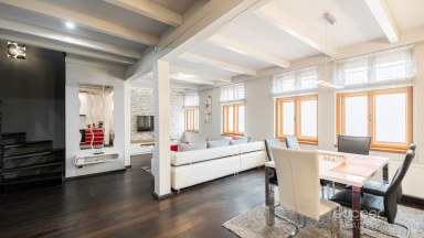 Pronájem exkluzivního mezonetového bytu 3+kk, 95 m² na Karlově náměstí